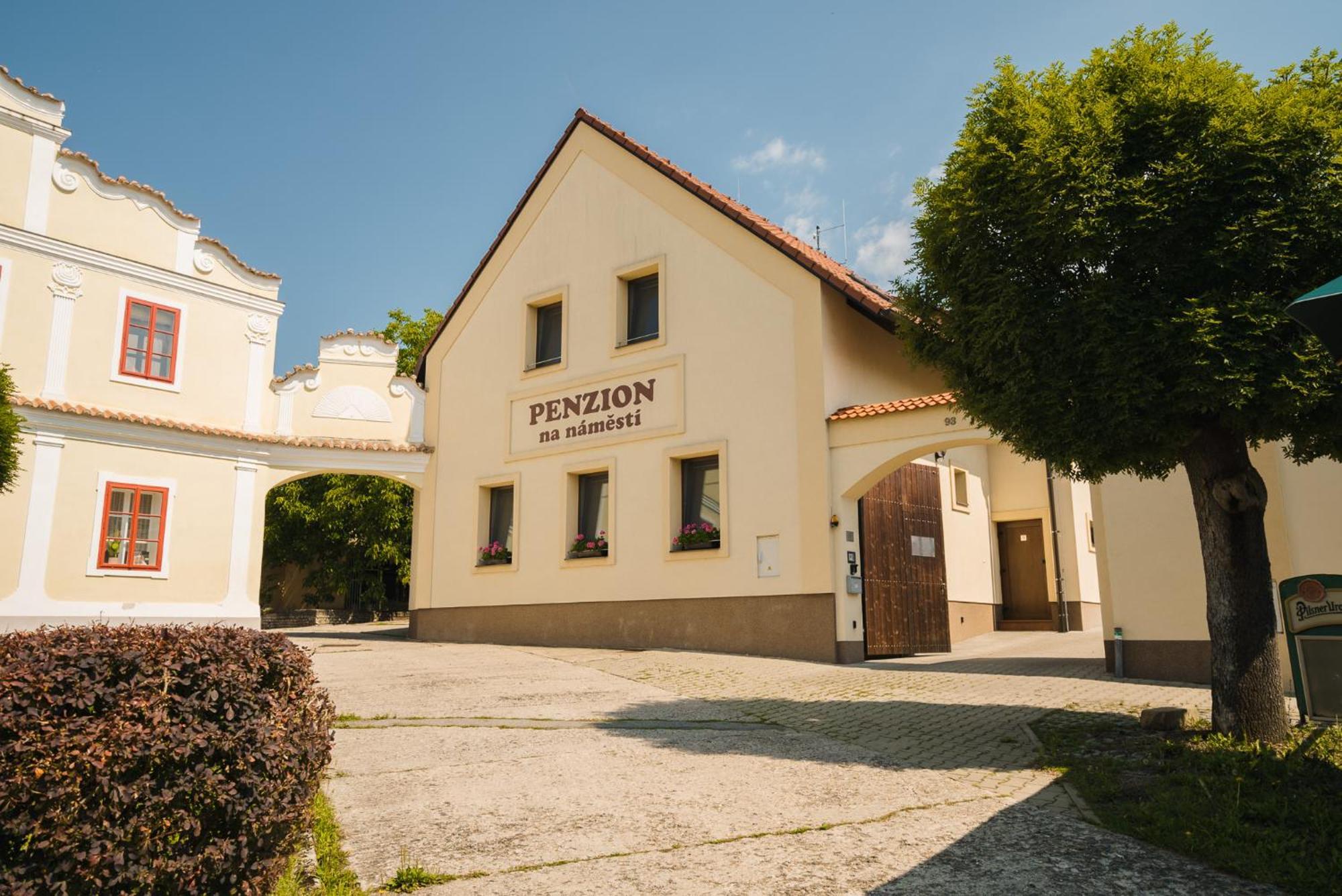 Hotel Penzion Sezemice Extérieur photo